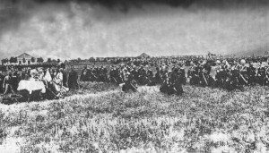 Молебствие казаков в лагерном сборе под станицей Уманской. 14 мая 1909 г. из фондов КГИАМЗ